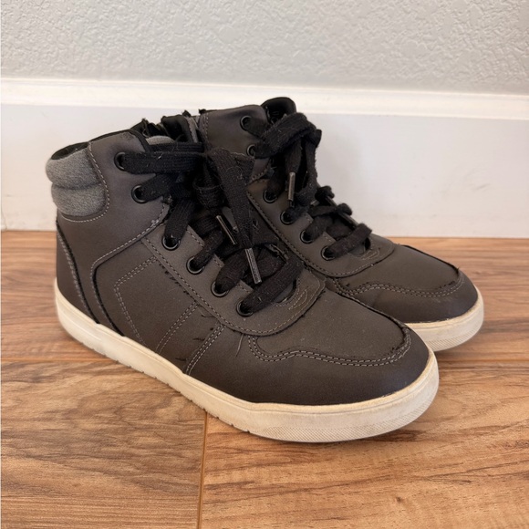 Cat & Jack Other - Cat & Jack Kids High-Top Sneakers w/ Zipper- Brown Size 5
